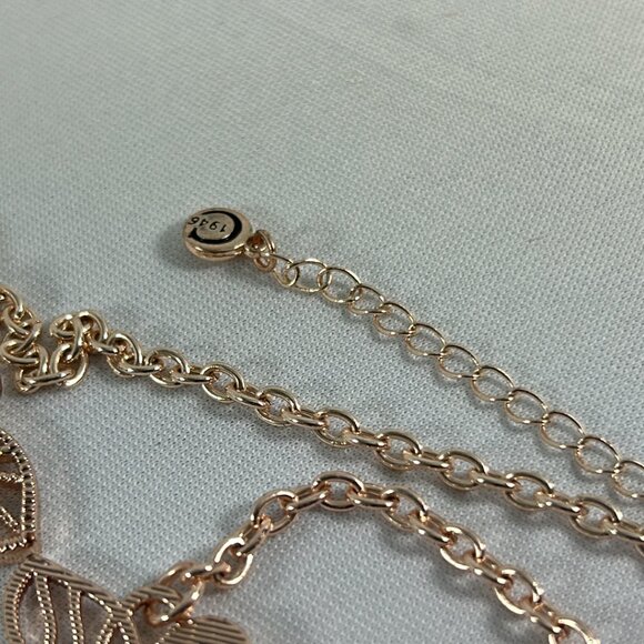 1946 Gold Tone Open Work Flower Necklace Bib Style Floral Statement - Picture 10 of 11